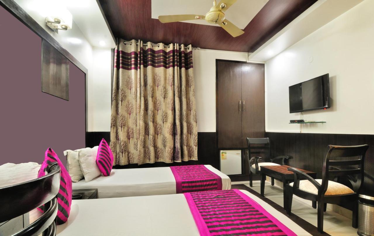 The Bonlon Inn-Near Blk Hospital Delhi  Buitenkant foto
